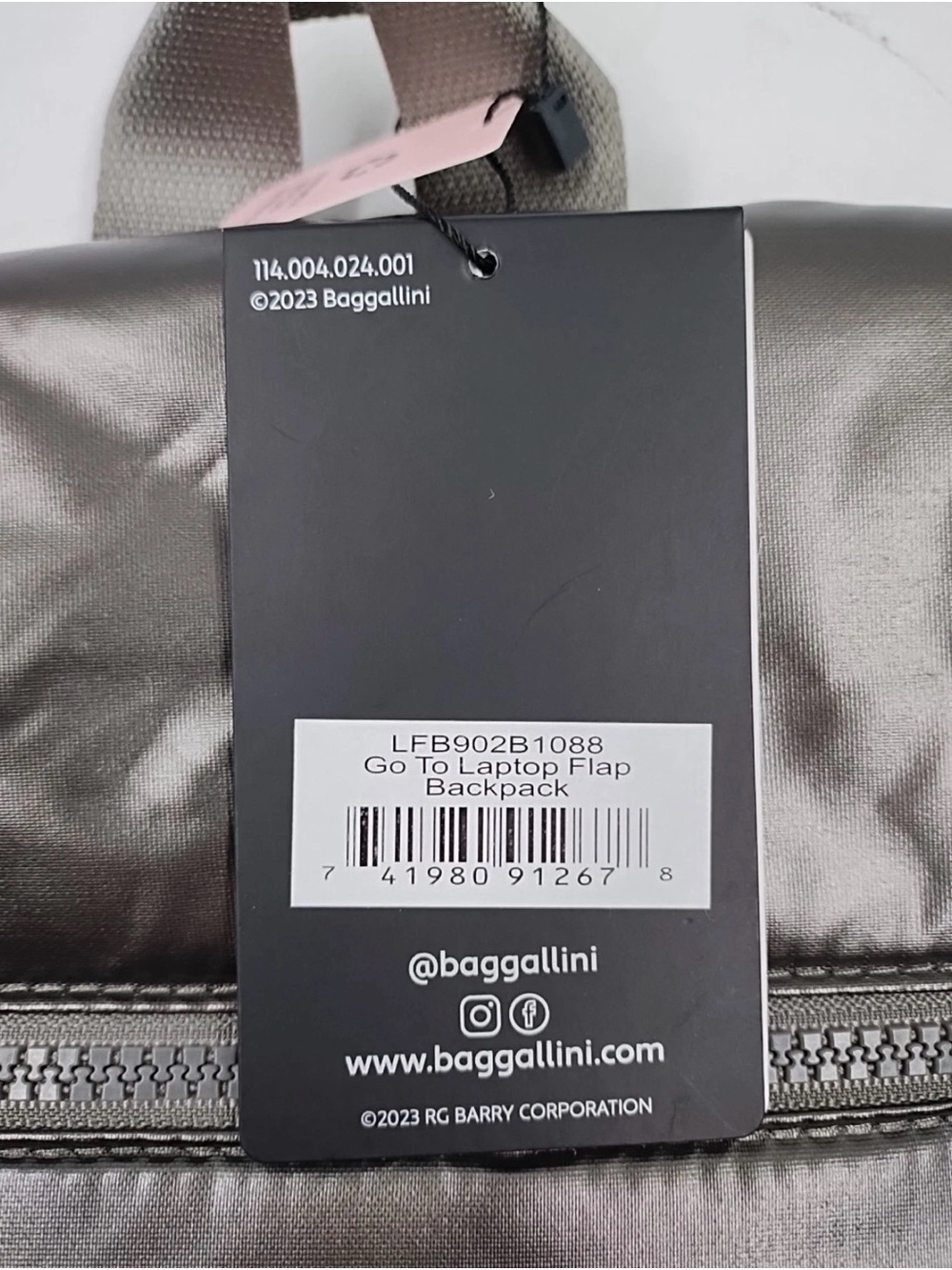 Baggallini Metallic Gunmetal Gray Go To Laptop Flap Backpack NWT 🤩 - Picture 4 of 5